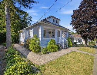 61 Harrison Ave, Braintree, Massachusetts, 3 Bedrooms Bedrooms, 6 Rooms Rooms,1 BathroomBathrooms,Residential,For Sale,Harrison Ave,73549100