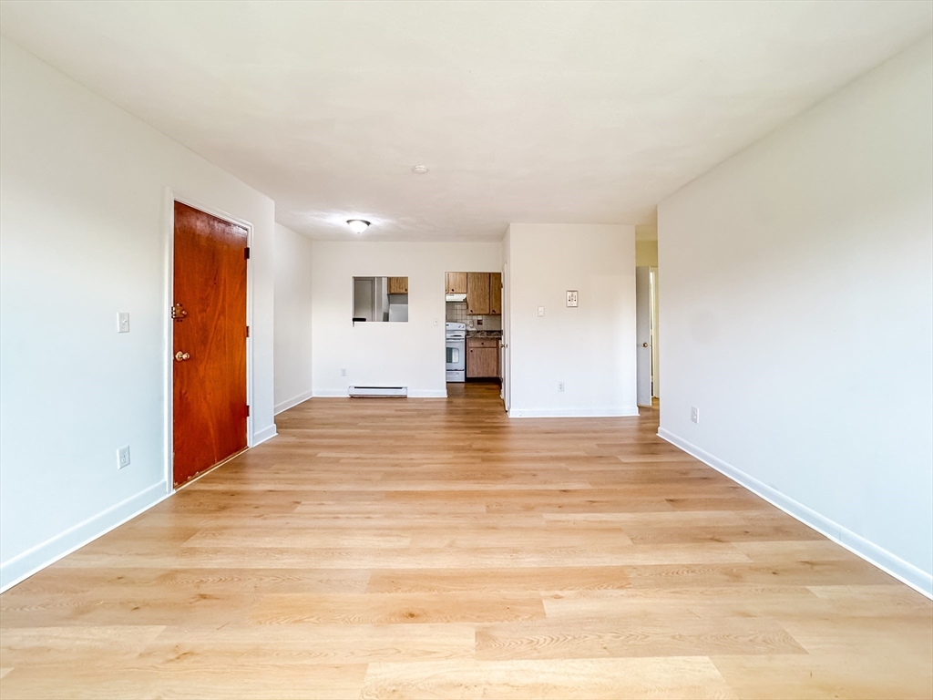 11 Hodges Ave, Quincy, Massachusetts, 2 Bedrooms Bedrooms, 4 Rooms Rooms,1 BathroomBathrooms,Residential Lease,For Rent,Hodges Ave,73549102