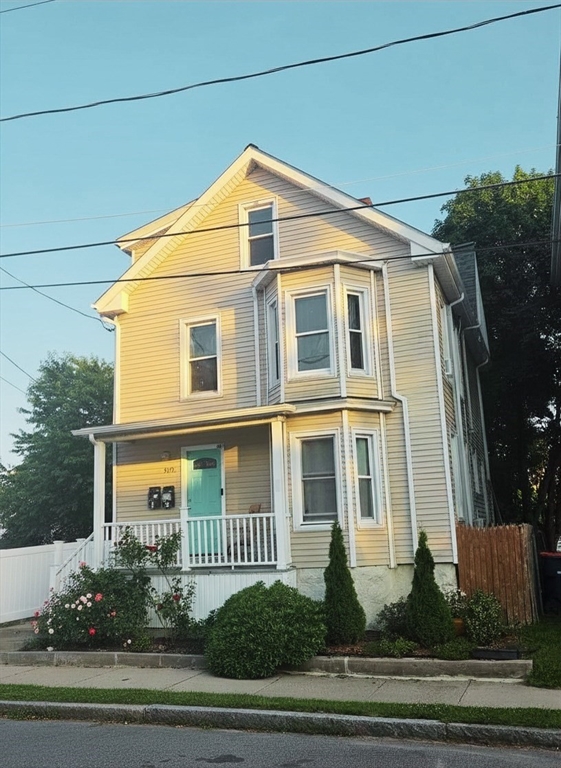 300 Maxfield, New Bedford, Massachusetts, 5 Bedrooms Bedrooms, 9 Rooms Rooms,2 BathroomsBathrooms,Residential Income,For Sale,Maxfield,73548925