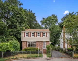 50 Cromwell Rd., Boston, Massachusetts, 4 Bedrooms Bedrooms, 7 Rooms Rooms,1.5 BathroomsBathrooms,Residential,For Sale,Cromwell Rd.,73549294