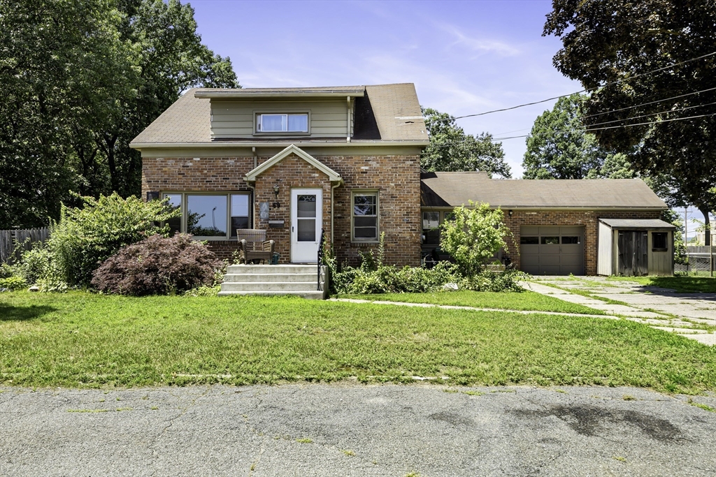 69 Worthington St, Chicopee, Massachusetts, 4 Bedrooms Bedrooms, 7 Rooms Rooms,2.5 BathroomsBathrooms,Residential,For Sale,Worthington St,73549313