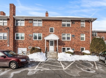 241 Main Street, Reading, Massachusetts, 1 Bedroom Bedrooms, 3 Rooms Rooms,1 BathroomBathrooms,Residential Lease,For Rent,Main Street,73549315