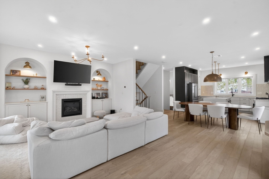 17 Manning St, Medford, Massachusetts, 4 Bedrooms Bedrooms, 9 Rooms Rooms,3.5 BathroomsBathrooms,Residential,For Sale,Manning St,73549339