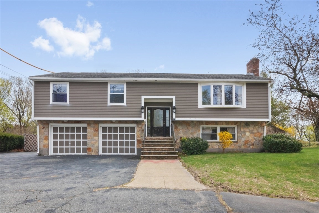 176 Mallard Way, Waltham, Massachusetts, 3 Bedrooms Bedrooms, 7 Rooms Rooms,2.5 BathroomsBathrooms,Residential,For Sale,Mallard Way,73549347