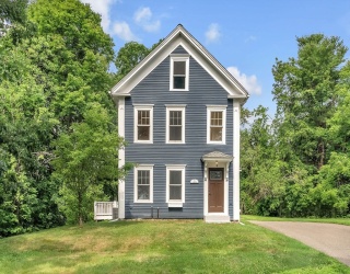 4 Shaw St, Medway, Massachusetts, 4 Bedrooms Bedrooms, 8 Rooms Rooms,1 BathroomBathrooms,Residential,For Sale,Shaw St,73549353
