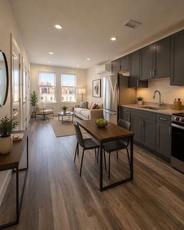585 Essex St, Lynn, Massachusetts, 1 Bedroom Bedrooms, 2 Rooms Rooms,1 BathroomBathrooms,Residential Lease,For Rent,Essex St,73549352