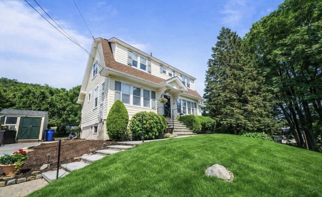 27 Cedarcroft Lane, Waltham, Massachusetts, 4 Bedrooms Bedrooms, 9 Rooms Rooms,1.5 BathroomsBathrooms,Residential,For Sale,Cedarcroft Lane,73549189