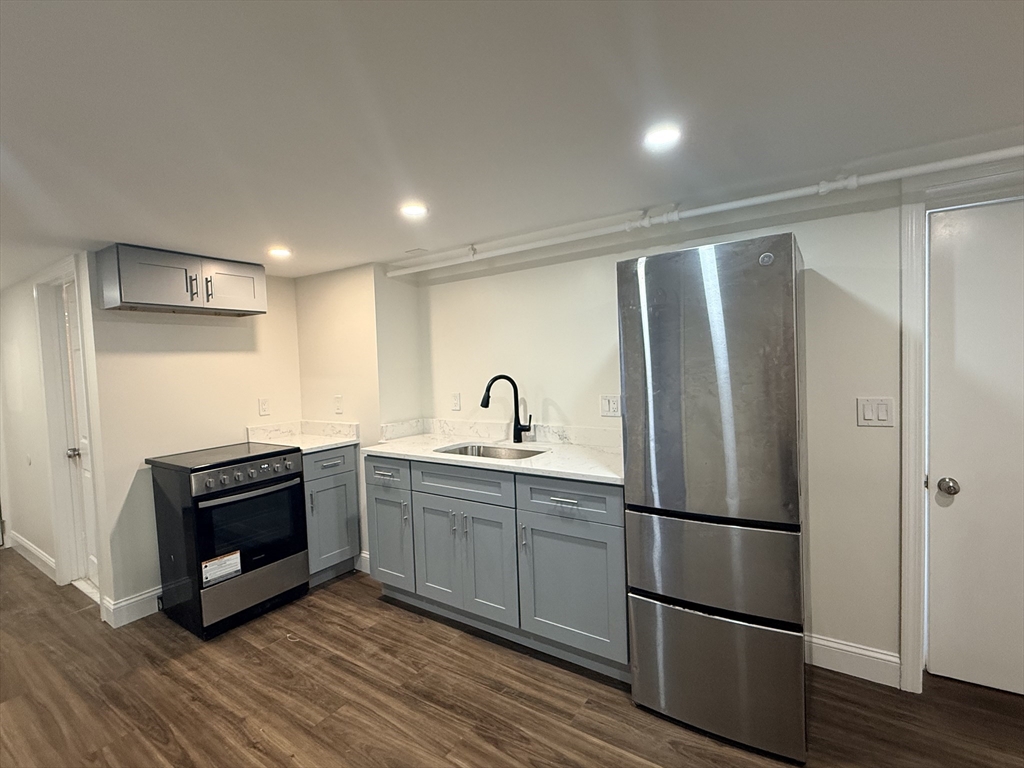206 Reservoir, Revere, Massachusetts, 2 Bedrooms Bedrooms, 4 Rooms Rooms,1 BathroomBathrooms,Residential Lease,For Rent,Reservoir,73549363