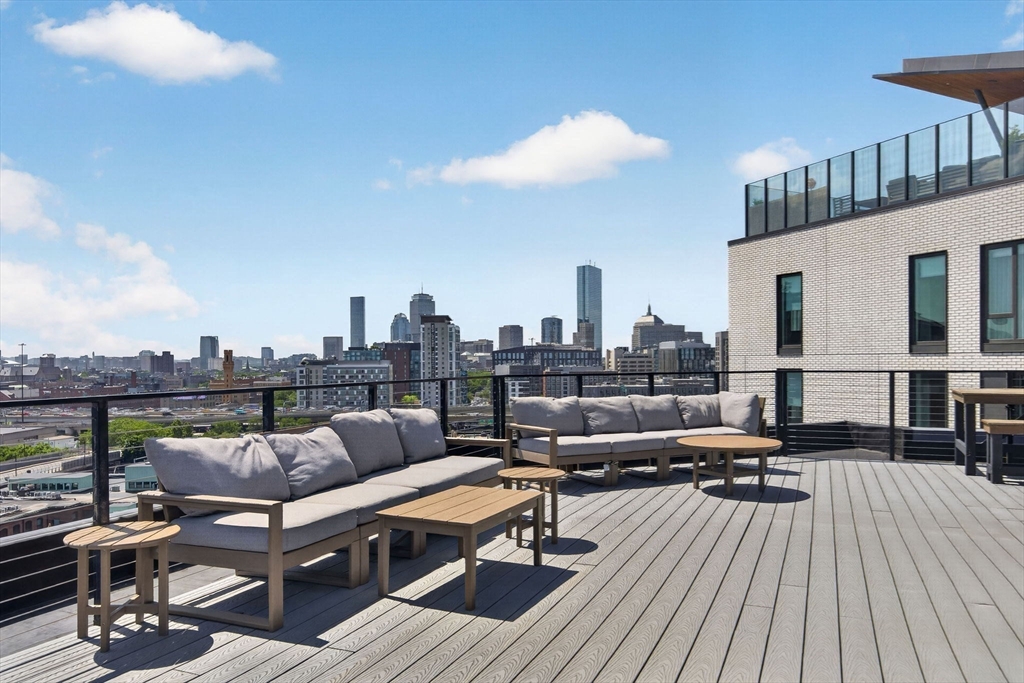 14 West Broadway, Boston, Massachusetts, 2 Bedrooms Bedrooms, 4 Rooms Rooms,2 BathroomsBathrooms,Residential Lease,For Rent,West Broadway,73549048