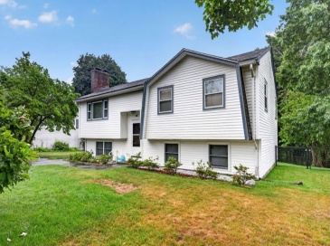 1578 Varnum, Lowell, Massachusetts, 3 Bedrooms Bedrooms, 8 Rooms Rooms,2 BathroomsBathrooms,Residential,For Sale,Varnum,73548969