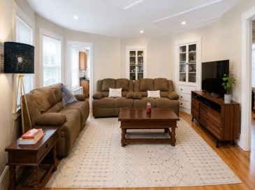 43 Lowell, Waltham, Massachusetts, 2 Bedrooms Bedrooms, 6 Rooms Rooms,1 BathroomBathrooms,Residential Lease,For Rent,Lowell,73549173