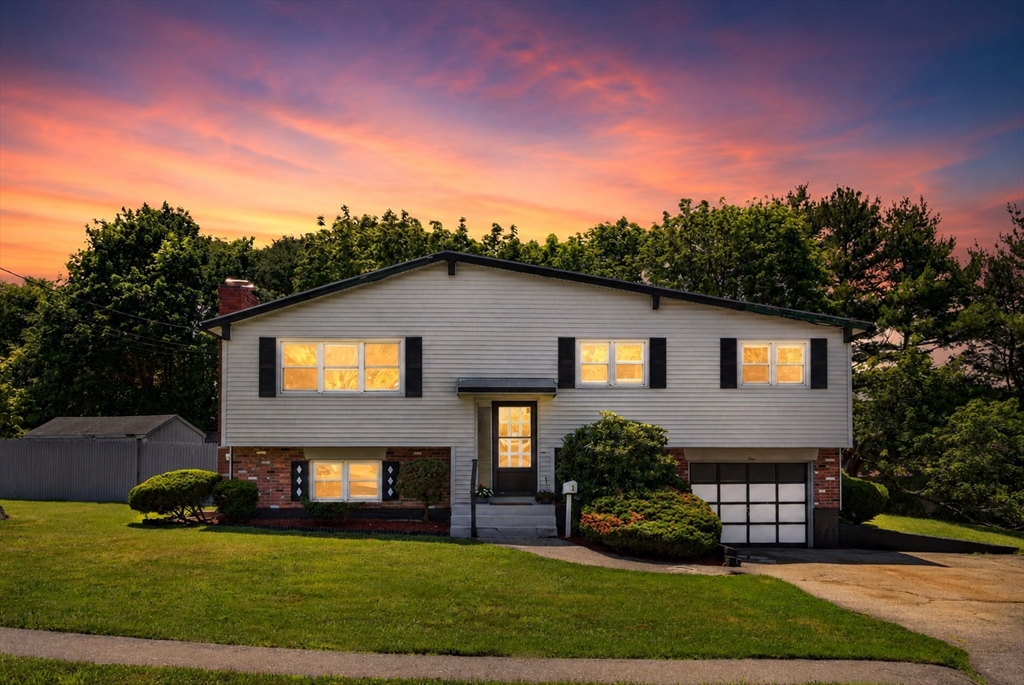 1 Eisenhower Rd, Peabody, Massachusetts, 4 Bedrooms Bedrooms, 8 Rooms Rooms,1.5 BathroomsBathrooms,Residential,For Sale,Eisenhower Rd,73549175