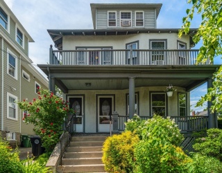 28 Appleton St, Watertown, Massachusetts, 6 Bedrooms Bedrooms, 13 Rooms Rooms,2 BathroomsBathrooms,Residential Income,For Sale,Appleton St,73549206