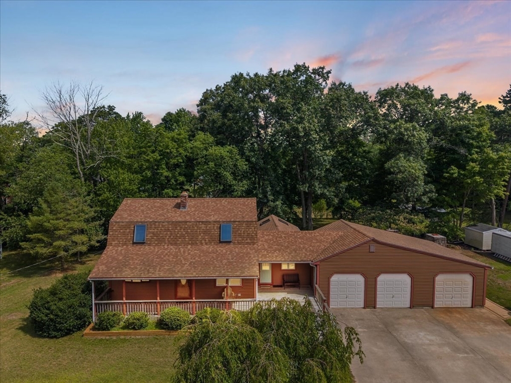 44 Liberty St, Taunton, Massachusetts, 3 Bedrooms Bedrooms, 7 Rooms Rooms,1.5 BathroomsBathrooms,Residential,For Sale,Liberty St,73549204