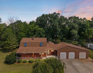 44 Liberty St, Taunton, Massachusetts, 3 Bedrooms Bedrooms, 7 Rooms Rooms,1.5 BathroomsBathrooms,Residential,For Sale,Liberty St,73549204