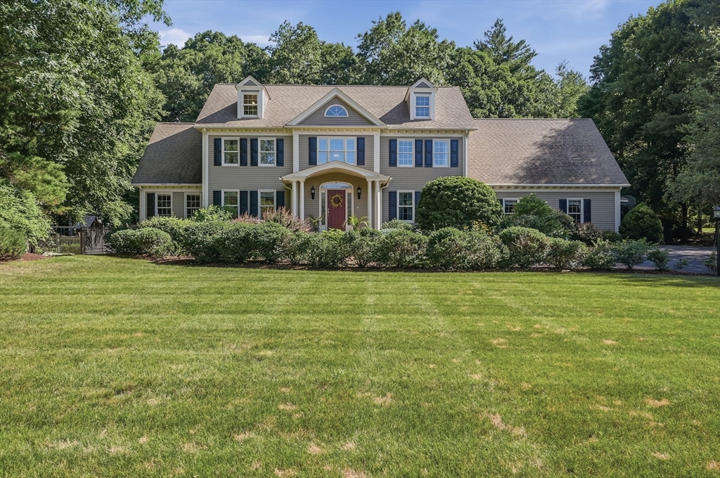 26 Mill Pond Circle, Milford, Massachusetts, 4 Bedrooms Bedrooms, 12 Rooms Rooms,2.5 BathroomsBathrooms,Residential,For Sale,Mill Pond Circle,73549211