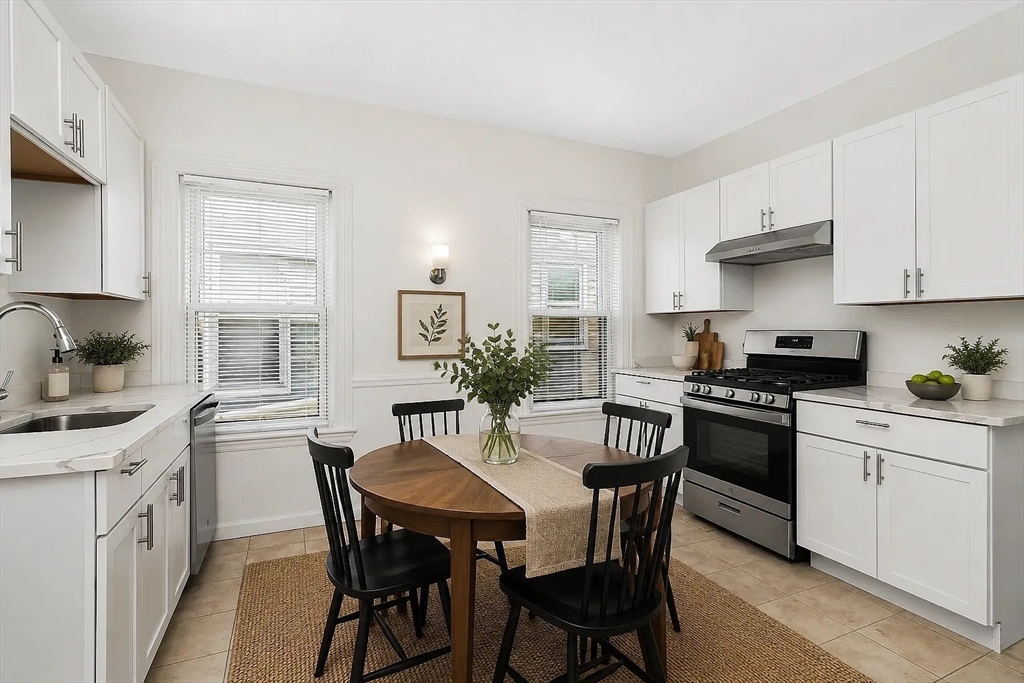 48 Wordsworth St, Boston, Massachusetts, 2 Bedrooms Bedrooms, 5 Rooms Rooms,1 BathroomBathrooms,Residential Lease,For Rent,Wordsworth St,73549225