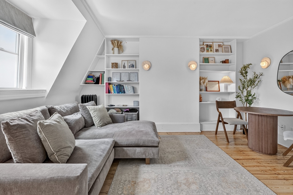 24 Harvard St, Boston, Massachusetts, 1 Bedroom Bedrooms, 3 Rooms Rooms,1 BathroomBathrooms,Residential,For Sale,Harvard St,73549227