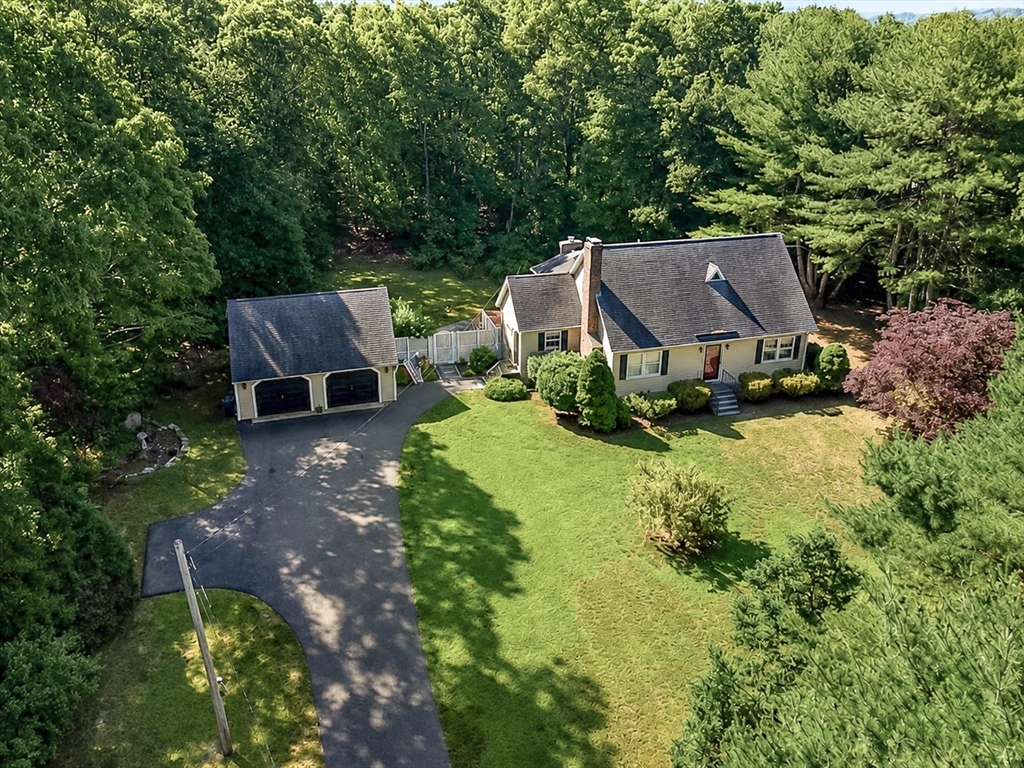 83 Stoney Hollow Rd, Tiverton, Rhode Island, 3 Bedrooms Bedrooms, 8 Rooms Rooms,2 BathroomsBathrooms,Residential,For Sale,Stoney Hollow Rd,73549138