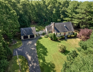83 Stoney Hollow Rd, Tiverton, Rhode Island, 3 Bedrooms Bedrooms, 8 Rooms Rooms,2 BathroomsBathrooms,Residential,For Sale,Stoney Hollow Rd,73549138