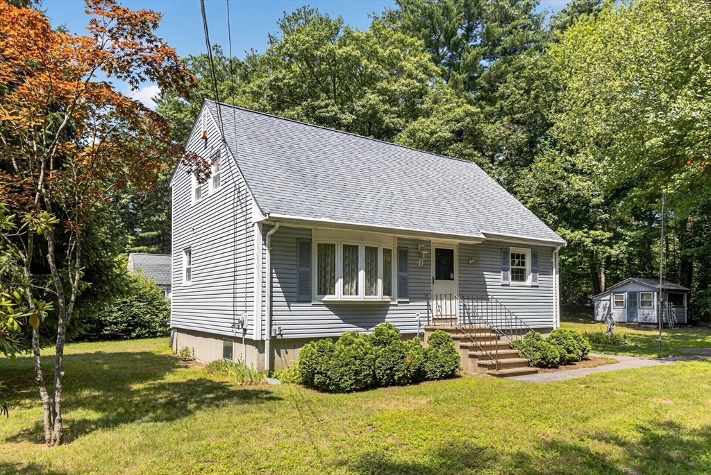 1 Ridgeway Ave, Billerica, Massachusetts, 5 Bedrooms Bedrooms, 8 Rooms Rooms,1.5 BathroomsBathrooms,Residential,For Sale,Ridgeway Ave,73549233