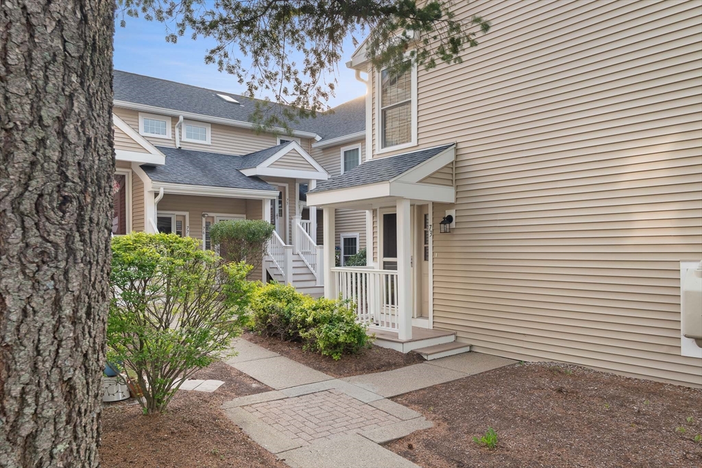 73 Bradford Commons Ln., Braintree, Massachusetts, 3 Bedrooms Bedrooms, 6 Rooms Rooms,2.5 BathroomsBathrooms,Residential,For Sale,Bradford Commons Ln.,73514251