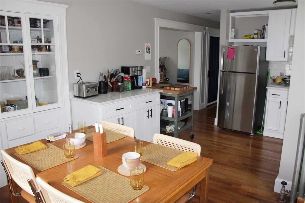 58 Parkway Crescent, Milton, Massachusetts, 1 Bedroom Bedrooms, 4 Rooms Rooms,1 BathroomBathrooms,Residential Lease,For Rent,Parkway Crescent,73549259