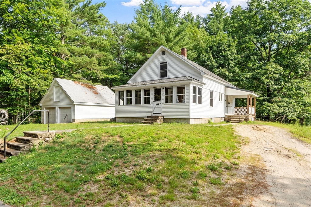 28 Wellesley Street, Athol, Massachusetts, 3 Bedrooms Bedrooms, 6 Rooms Rooms,1 BathroomBathrooms,Residential,For Sale,Wellesley Street,73549262