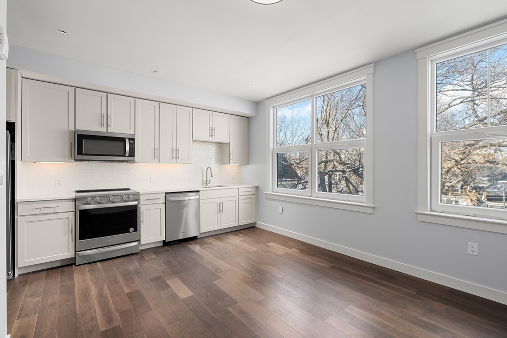 136 Babcock St, Brookline, Massachusetts, 1 Room Rooms,1 BathroomBathrooms,Residential Lease,For Rent,Babcock St,73549266