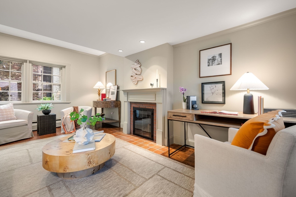 21 Walnut, Boston, Massachusetts, 3 Bedrooms Bedrooms, 5 Rooms Rooms,2 BathroomsBathrooms,Residential,For Sale,Walnut,73549276