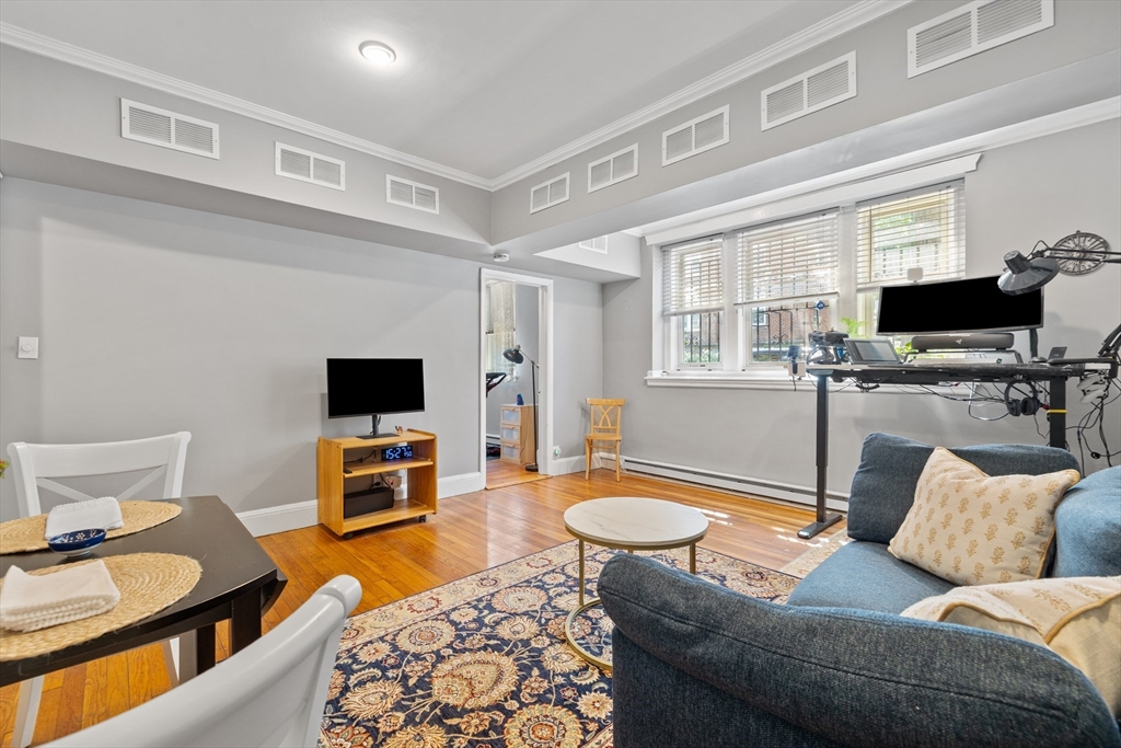 97 Chester St, Boston, Massachusetts, 1 Bedroom Bedrooms, 3 Rooms Rooms,1 BathroomBathrooms,Residential,For Sale,Chester St,73549281