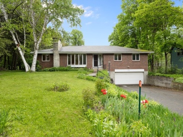 139 Gray Street, Amherst, Massachusetts, 3 Bedrooms Bedrooms, 8 Rooms Rooms,3 BathroomsBathrooms,Residential,For Sale,Gray Street,73520564