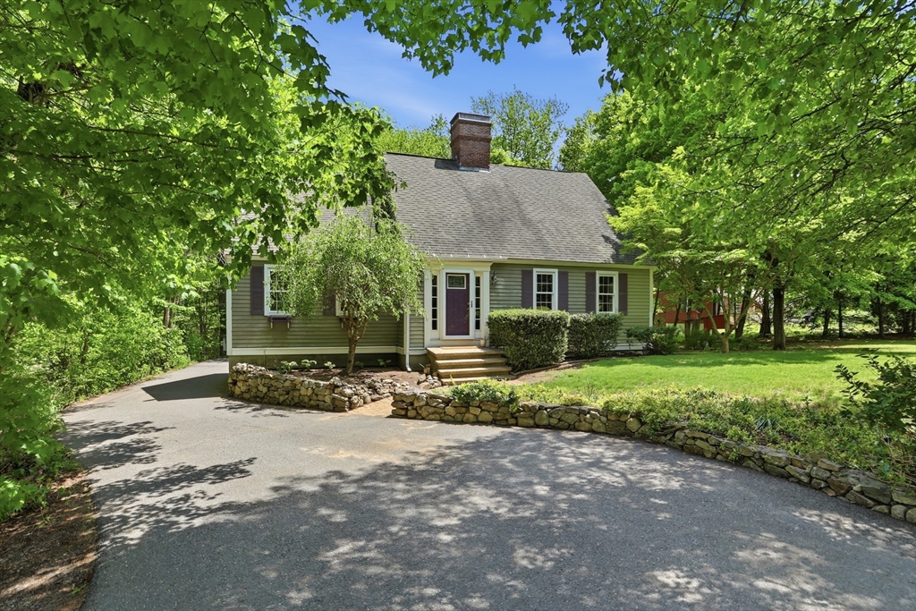123 Sugar Rd, Bolton, Massachusetts, 4 Bedrooms Bedrooms, 8 Rooms Rooms,2 BathroomsBathrooms,Residential,For Sale,Sugar Rd,73526077