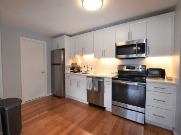 88 Charles St, Waltham, Massachusetts, 1 Bedroom Bedrooms, 3 Rooms Rooms,1 BathroomBathrooms,Residential Lease,For Rent,Charles St,73493416