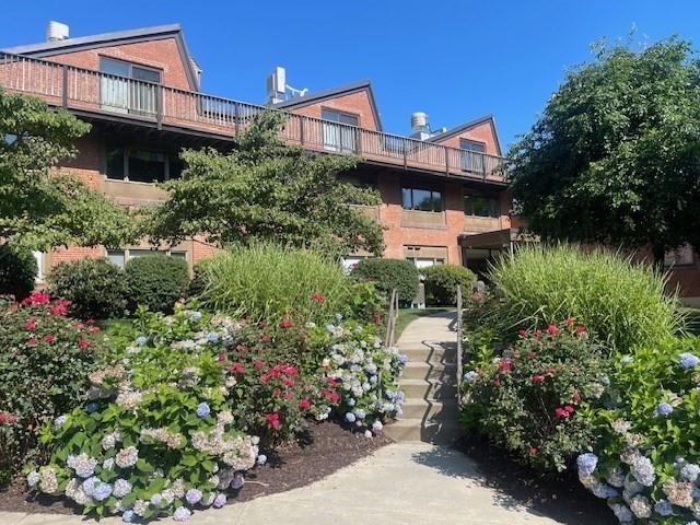 267 Locust Street, Northampton, Massachusetts, 1 Bedroom Bedrooms, 4 Rooms Rooms,1 BathroomBathrooms,Residential,For Sale,Locust Street,73530443