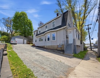 300 Lynn Street, Peabody, Massachusetts, 3 Bedrooms Bedrooms, 8 Rooms Rooms,2 BathroomsBathrooms,Residential Income,For Sale,Lynn Street,73517704