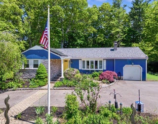10 Fleetwood Drive, Norfolk, Massachusetts, 3 Bedrooms Bedrooms, 9 Rooms Rooms,3 BathroomsBathrooms,Residential,For Sale,Fleetwood Drive,73526264