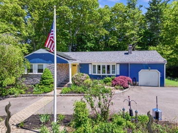10 Fleetwood Drive, Norfolk, Massachusetts, 3 Bedrooms Bedrooms, 9 Rooms Rooms,3 BathroomsBathrooms,Residential,For Sale,Fleetwood Drive,73526264