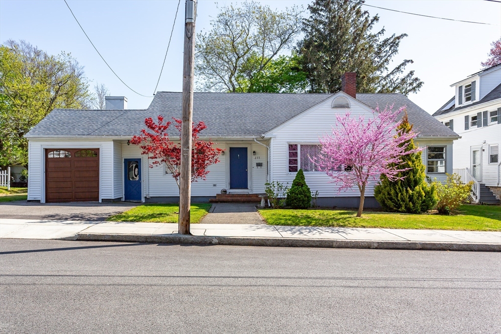 277 Valentine St, Fall River, Massachusetts, 3 Bedrooms Bedrooms, 7 Rooms Rooms,1.5 BathroomsBathrooms,Residential,For Sale,Valentine St,73514167