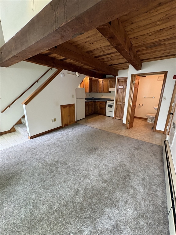 261 School St, Groveland, Massachusetts, 1 Bedroom Bedrooms, 5 Rooms Rooms,1.5 BathroomsBathrooms,Residential Lease,For Rent,School St,73543340