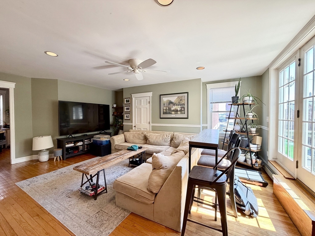 47 Mystic St., Boston, Massachusetts, 3 Bedrooms Bedrooms, 6 Rooms Rooms,2 BathroomsBathrooms,Residential Lease,For Rent,Mystic St.,73542686