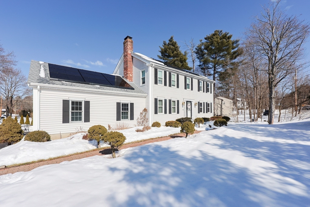 11 Parnell St, Millis, Massachusetts, 4 Bedrooms Bedrooms, 10 Rooms Rooms,2.5 BathroomsBathrooms,Residential,For Sale,Parnell St,73476985