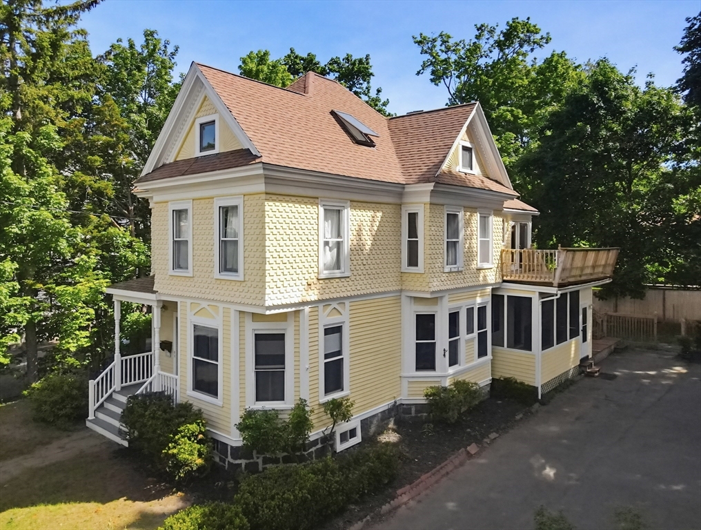 173 High St, Reading, Massachusetts, 5 Bedrooms Bedrooms, 10 Rooms Rooms,4 BathroomsBathrooms,Residential Income,For Sale,High St,73533168