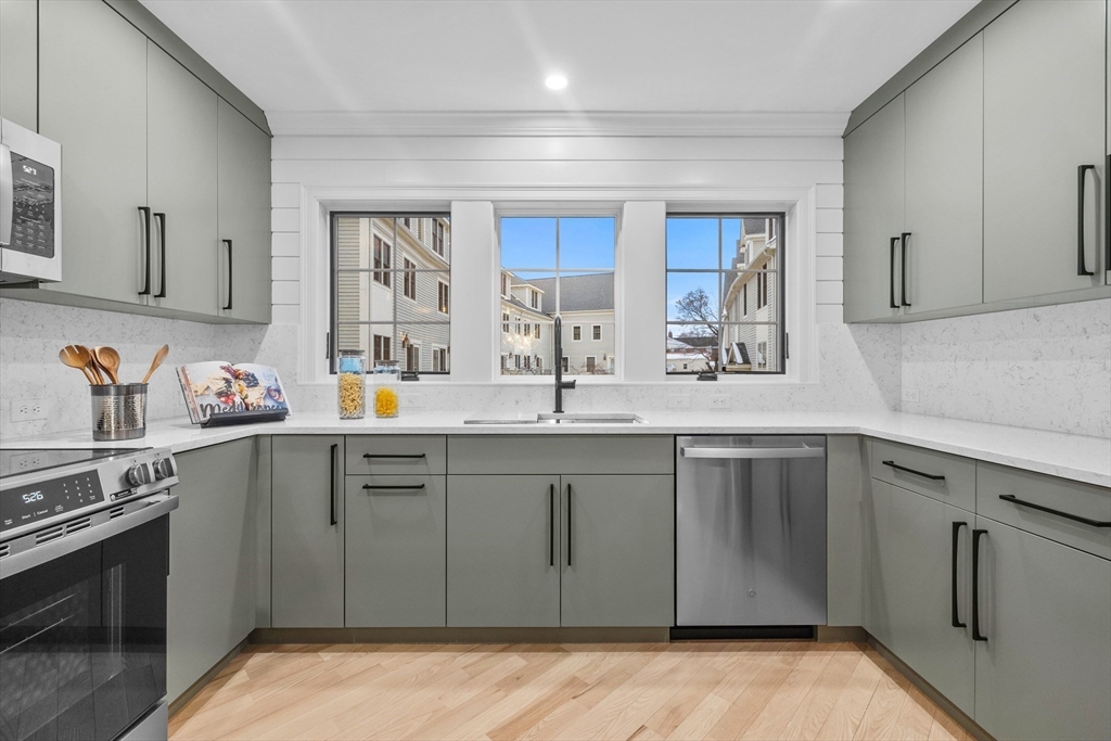 5 Chatham St, Watertown, Massachusetts, 3 Bedrooms Bedrooms, 9 Rooms Rooms,3.5 BathroomsBathrooms,Residential,For Sale,Chatham St,73461047