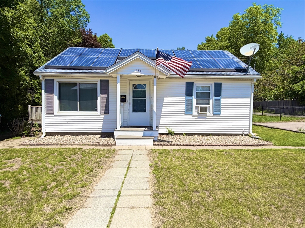 124 Central Ave, Ayer, Massachusetts, 2 Bedrooms Bedrooms, 4 Rooms Rooms,1 BathroomBathrooms,Residential,For Sale,Central Ave,73524192