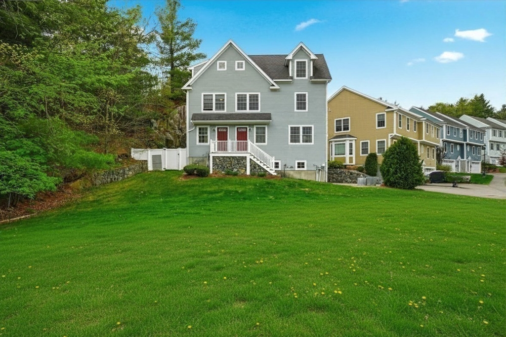 2B Gates Lane, Wakefield, Massachusetts, 2 Bedrooms Bedrooms, 5 Rooms Rooms,2.5 BathroomsBathrooms,Residential,For Sale,Gates Lane,73518397