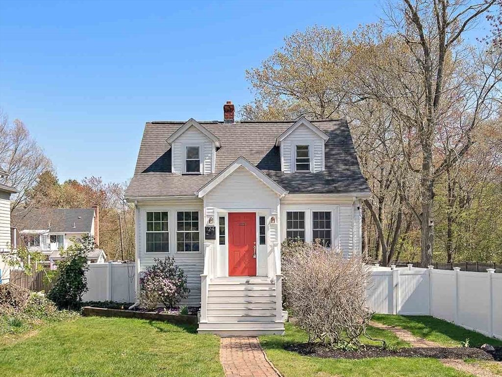124 Gainsville Rd, Dedham, Massachusetts, 3 Bedrooms Bedrooms, 6 Rooms Rooms,2.5 BathroomsBathrooms,Residential,For Sale,Gainsville Rd,73522245