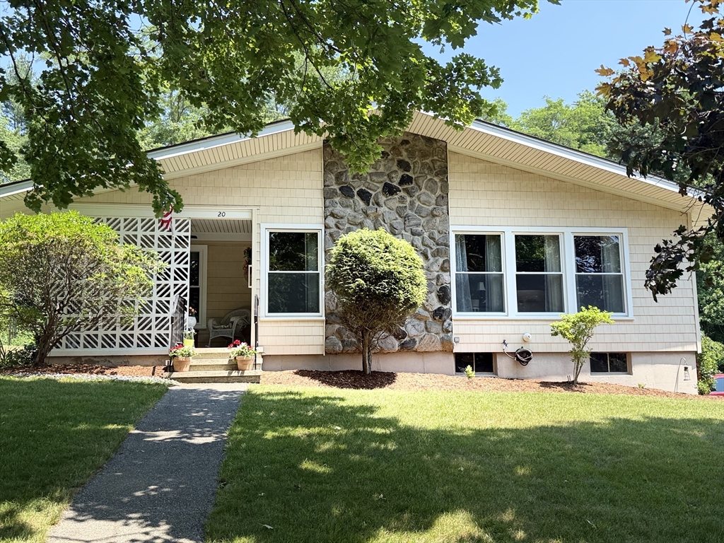 20 Clover Drive, Bridgewater, Massachusetts, 4 Bedrooms Bedrooms, 6 Rooms Rooms,1 BathroomBathrooms,Residential,For Sale,Clover Drive,73549398