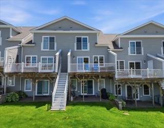 8 Eastern Point Dr, Shrewsbury, Massachusetts, 2 Bedrooms Bedrooms, 7 Rooms Rooms,2.5 BathroomsBathrooms,Residential,For Sale,Eastern Point Dr,73549188