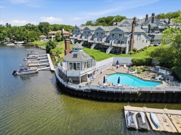 8 Eastern Point Dr., Shrewsbury, Massachusetts, 2 Bedrooms Bedrooms, 7 Rooms Rooms,2.5 BathroomsBathrooms,Residential,For Sale,Eastern Point Dr.,73549188